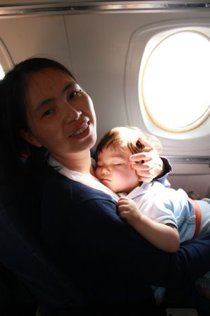 en avion avec maman