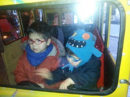 Auguste et Clovis en bus